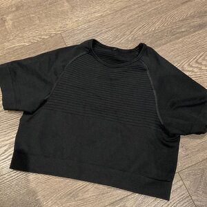 ALPHALETE CROPPED T SHIRT 💗